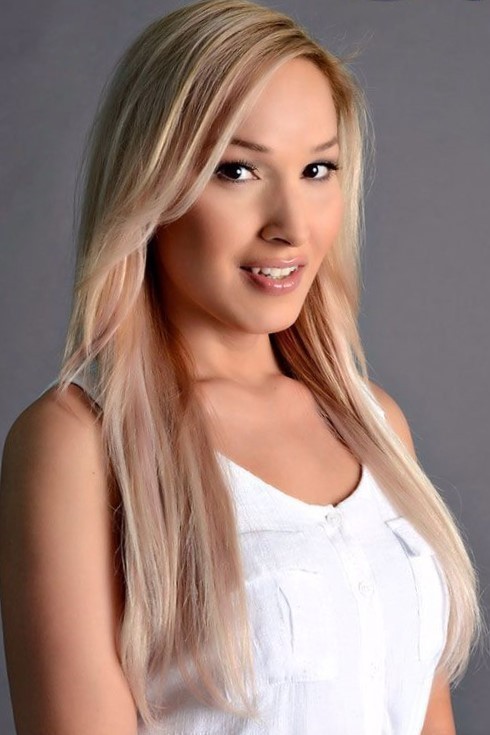 Can you see a woman in here ?