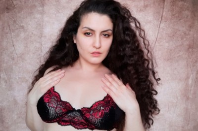 Lili Returns Offers Big Discounts on Pornhub Paid Videos