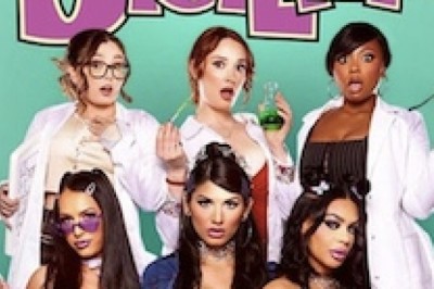 Avery Jane Stars in New Transfixed Feature & Wows in VR Scene